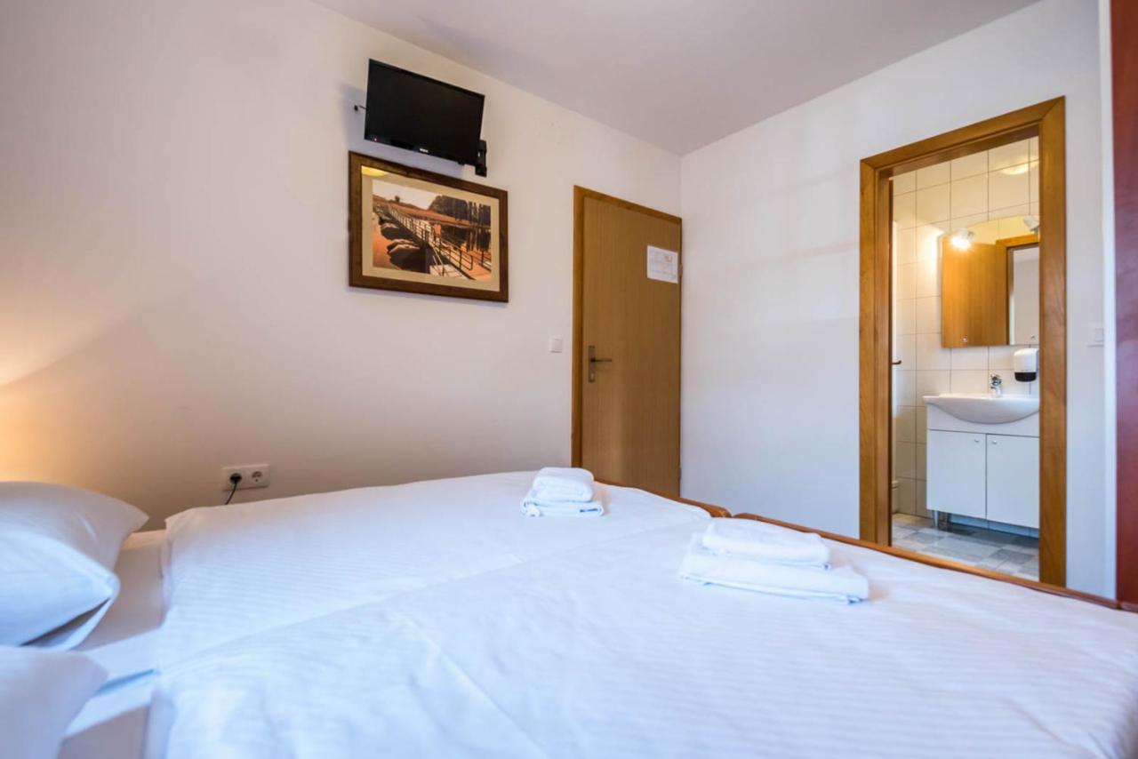 Hotel Srakovcic Heart Of Nature Ribnik Екстер'єр фото